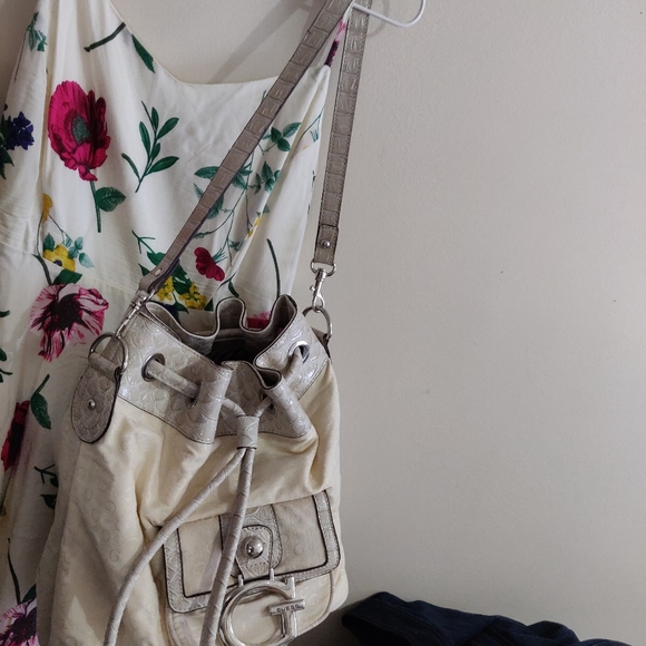 Guess Bucket Bag - Picture 2 of 7